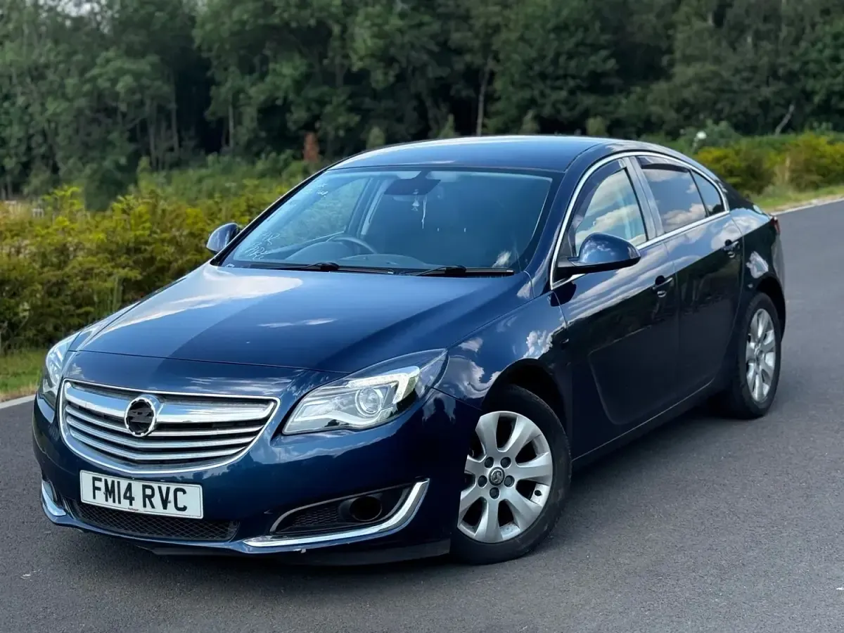 Used Vauxhall Insignia 163 HP (119 kW) 2014 Blue Sedan