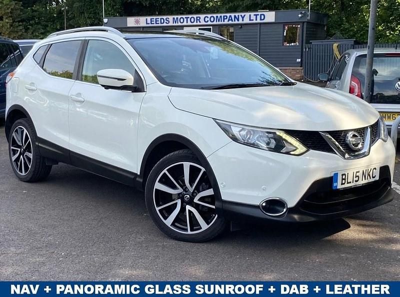 White Used 2015 Nissan Qashqai Tekna SUV | £8,995 (Fair price) - Image 1/4