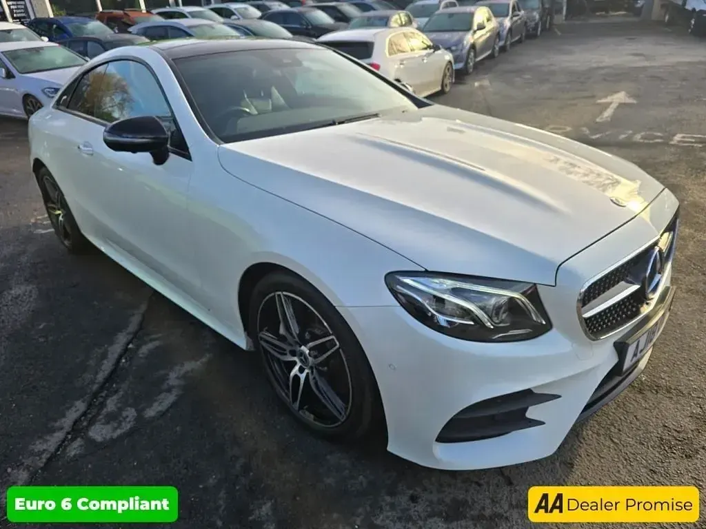 Usado Mercedes E300 AMG Line Premium Plus 245 HP (180 kW) 2018 Branco Coupé