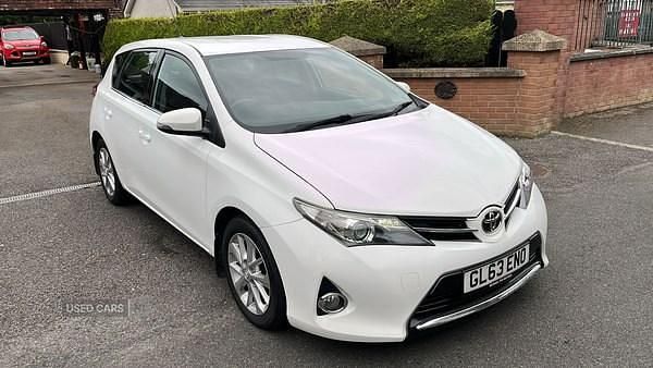 White Used 2014 Toyota Auris Hatchback | £4,750 (Expensive) - Image 1/4