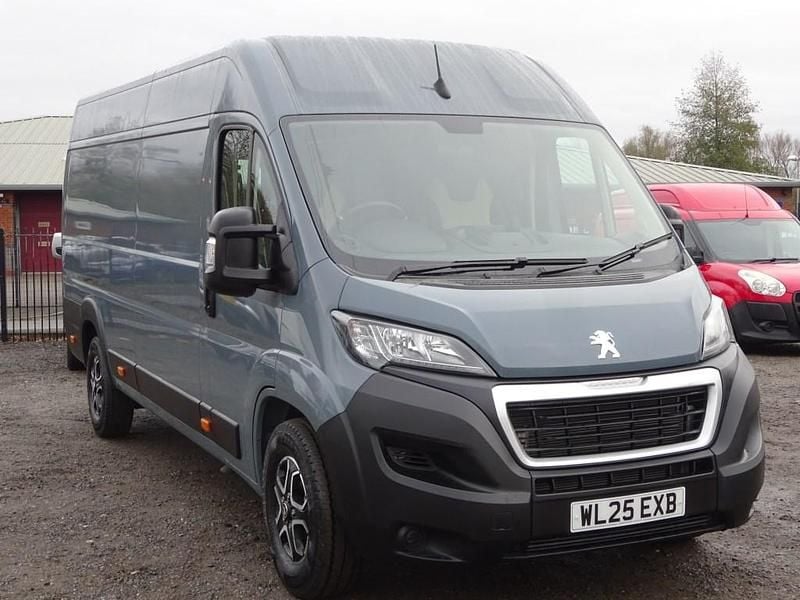 New Peugeot Boxer Premium 2025 Grey Van