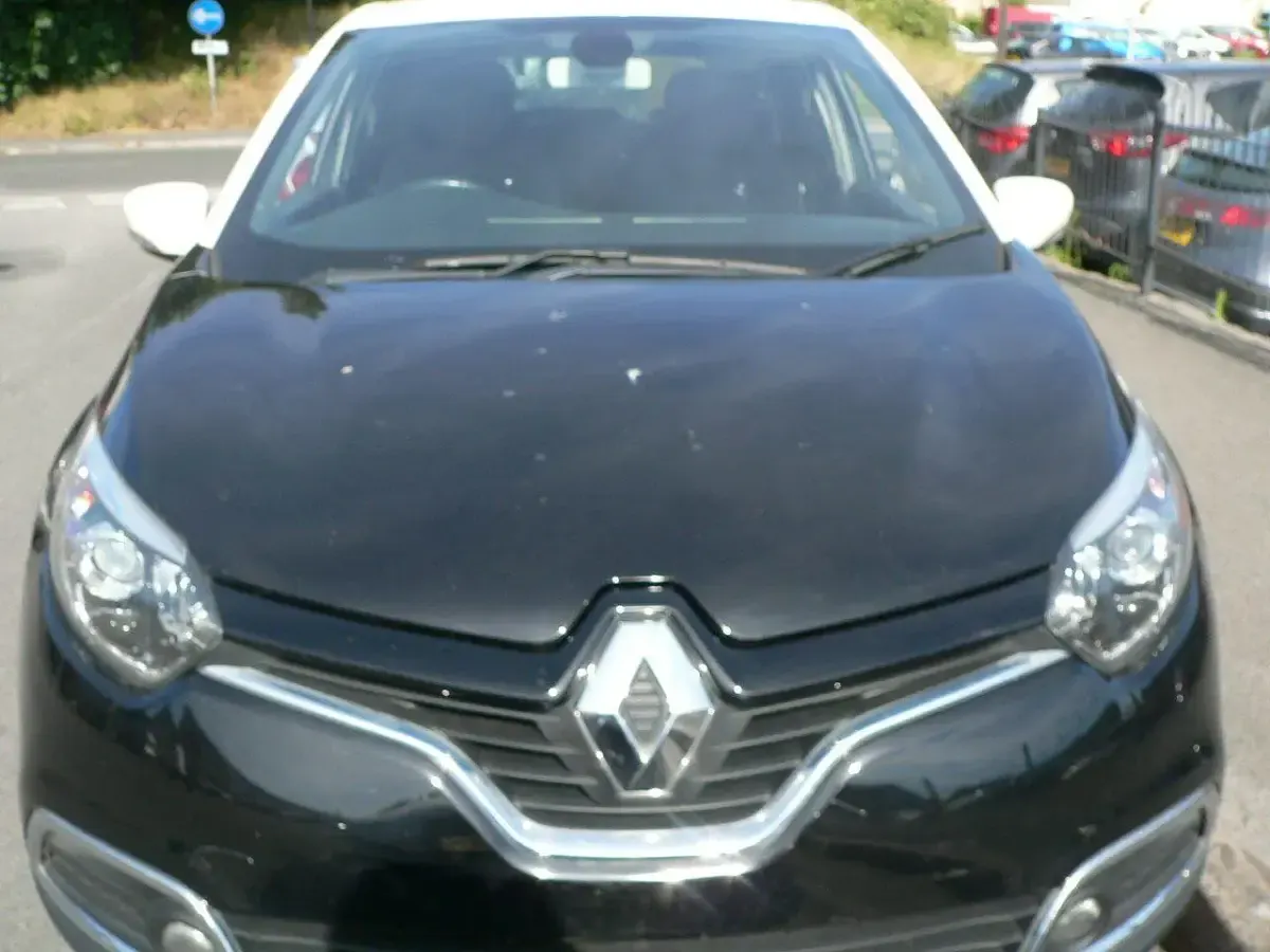 Used Renault Captur Dynamique 90 HP (66 kW) 2016 Black/cream SUV