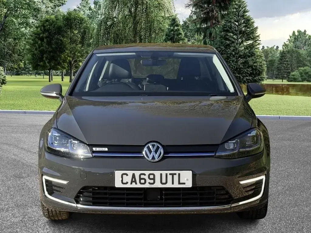 Usado VW e-Golf 100 kW (136 CV) 2020 Gris Utilitario