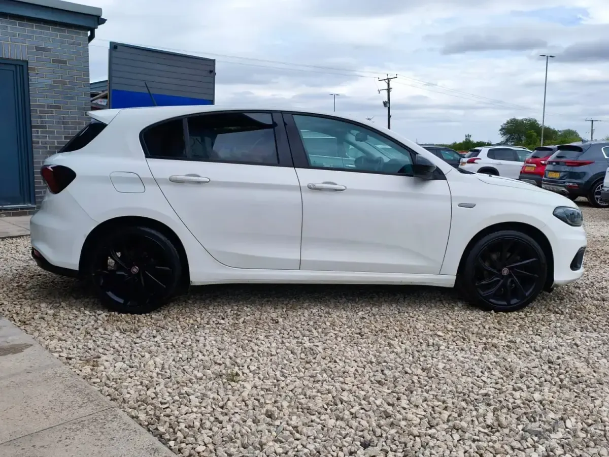 Used Fiat Tipo S 120 HP (88 kW) 2018 White Hatchback