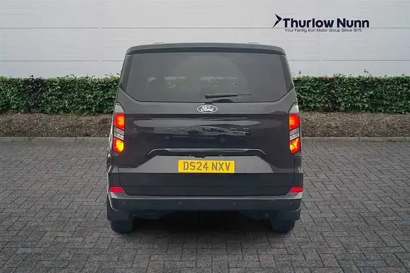 Usado Ford Tourneo Custom Titanium 150 HP (110 kW) 2024 Preto Van