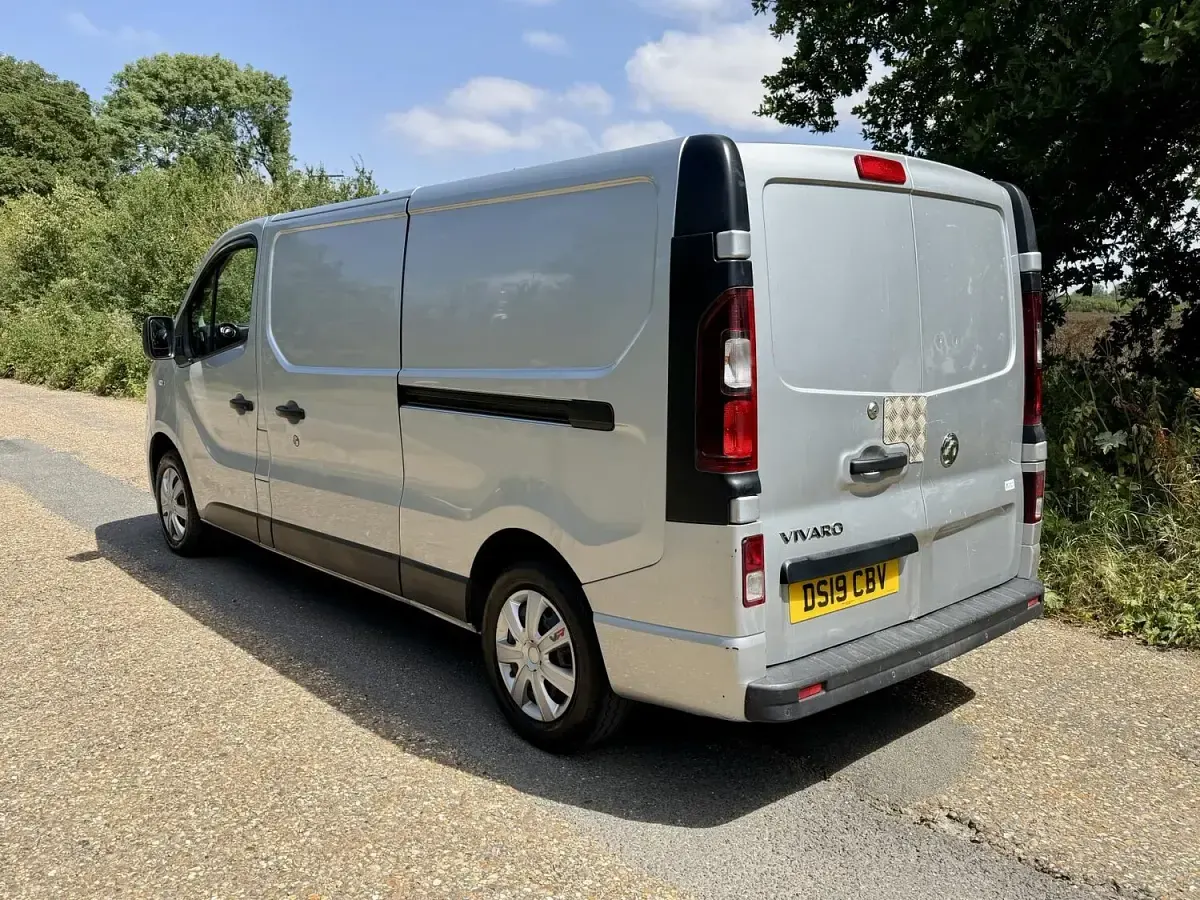 Used Vauxhall Vivaro Sportive 120 HP (88 kW) 2019 Silver MPV