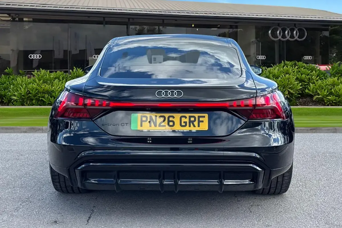 New Audi e-tron GT quattro Comfort 369 kW (503 HP) 2026 Black Sedan