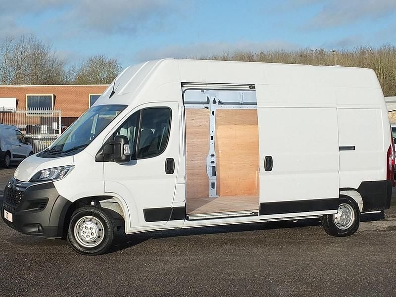 Usado Citroën Relay 140 HP (102 kW) 2023 Branco Van