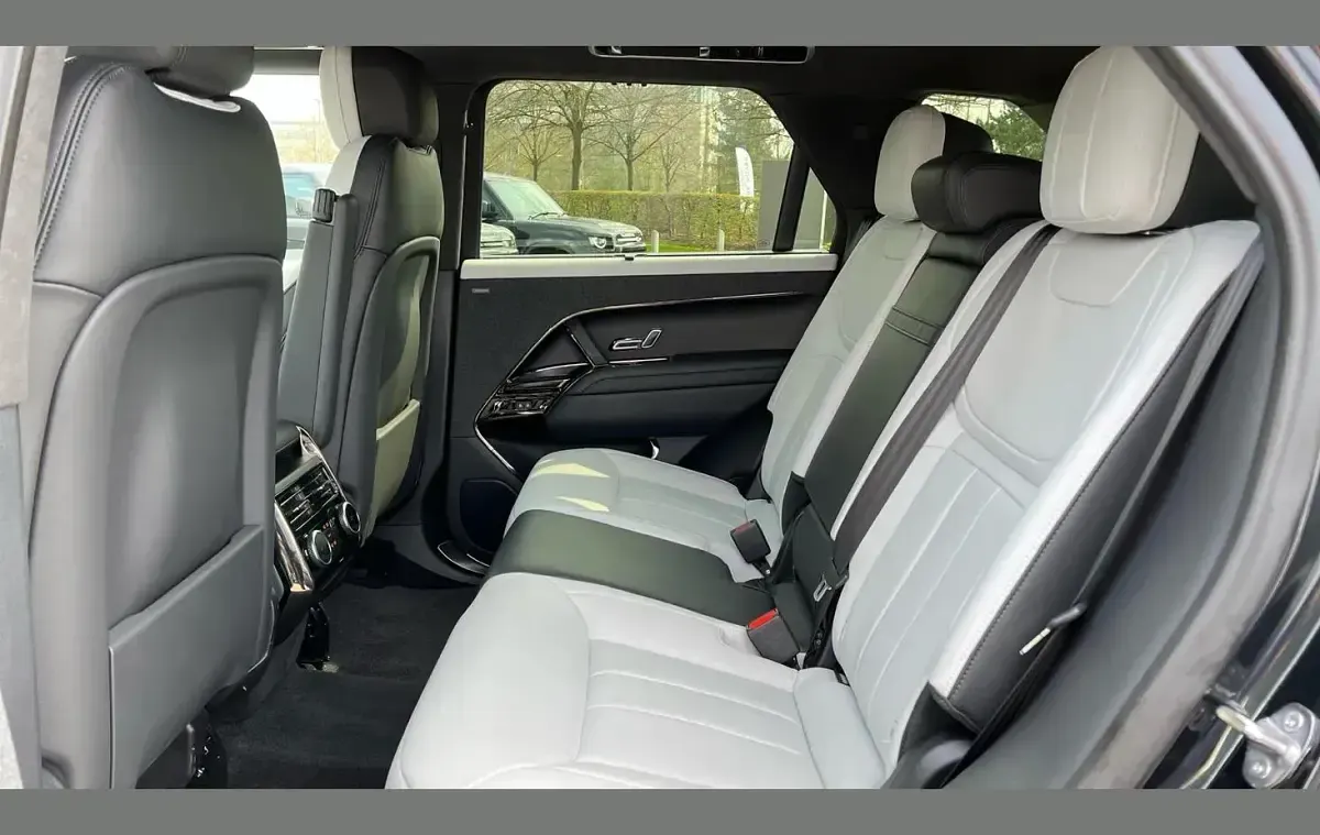 Second-hand Land Rover Range Rover Sport Autobiography 400 CP (294 kW) 2023 Negru SUV