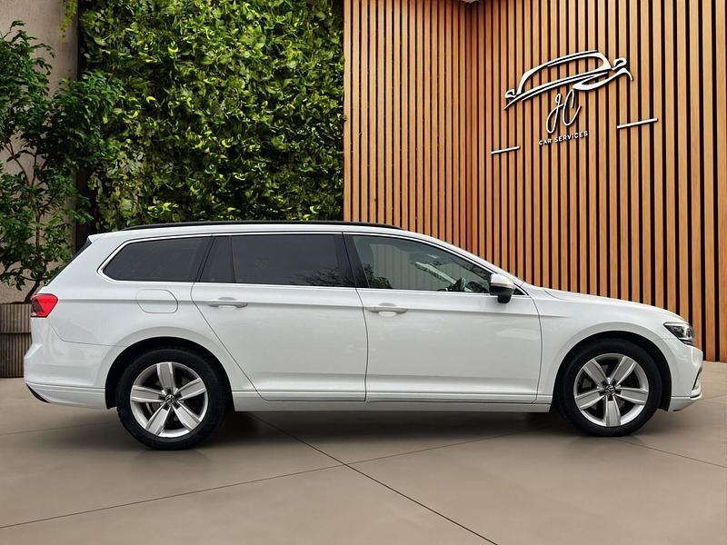 Used VW Passat SE 150 HP (110 kW) 2020 White Estate