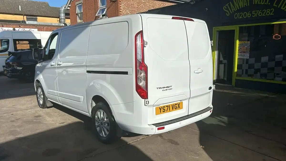 Used Ford Transit Custom Limited 130 HP (95 kW) 2022 White Van
