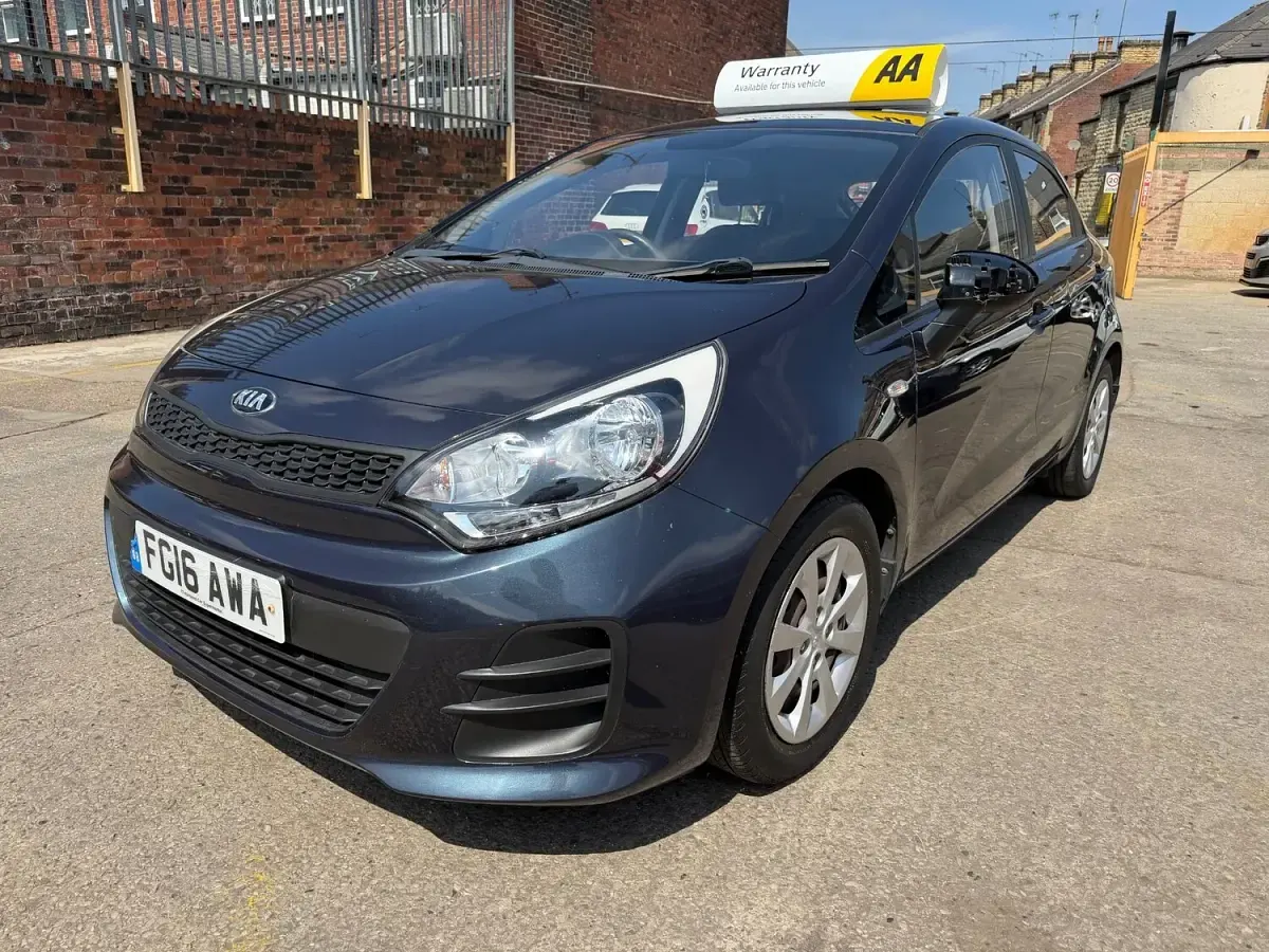 Used Kia Rio Air 84 HP (61 kW) 2016 Blue Hatchback
