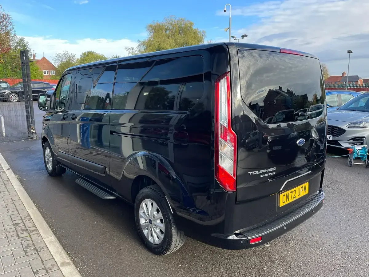 Used Ford Tourneo Zetec 130 HP (95 kW) 2022 Black MPV
