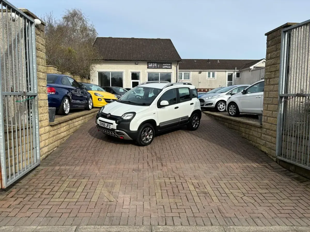 Used Fiat Panda Cross Cross 95 HP (69 kW) 2015 White Hatchback