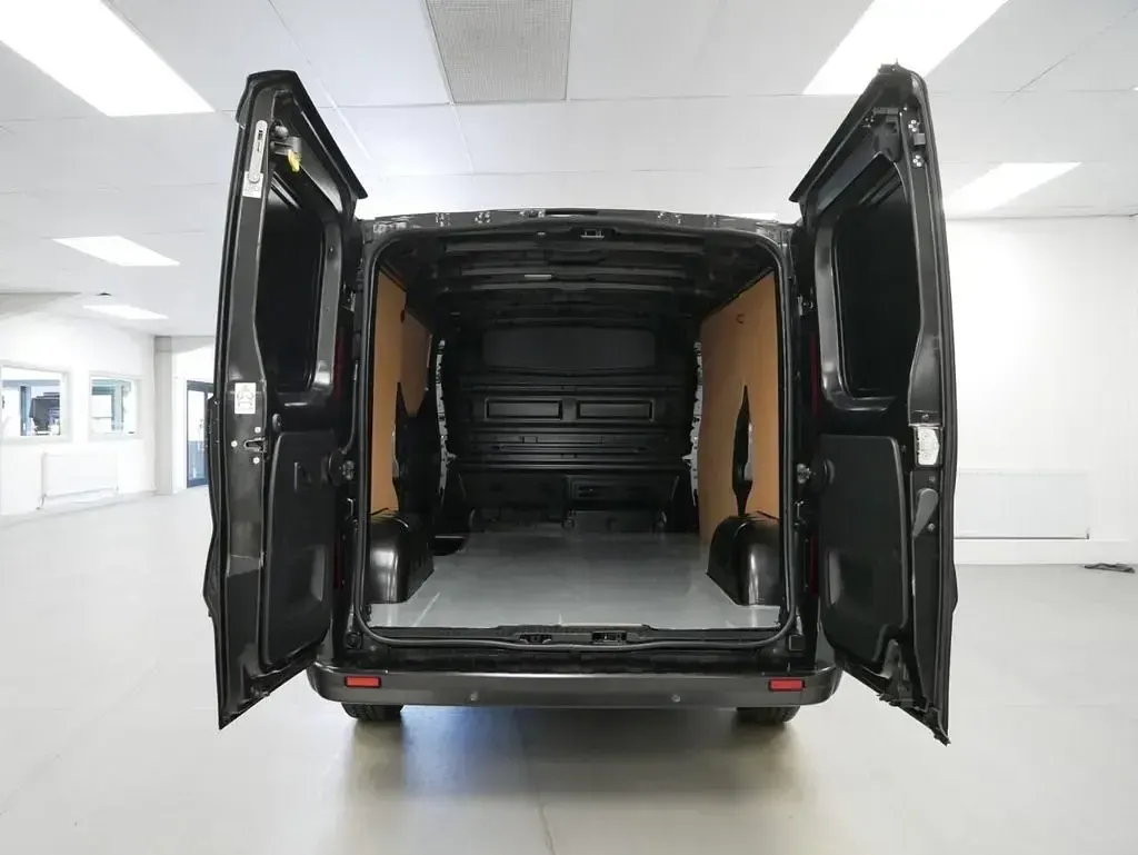 Używany Renault Trafic 150 KM (110 kW) 2023 Czarny