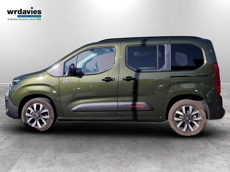 Used Citroën Berlingo 100 kW (136 HP) 2025 Green MPV