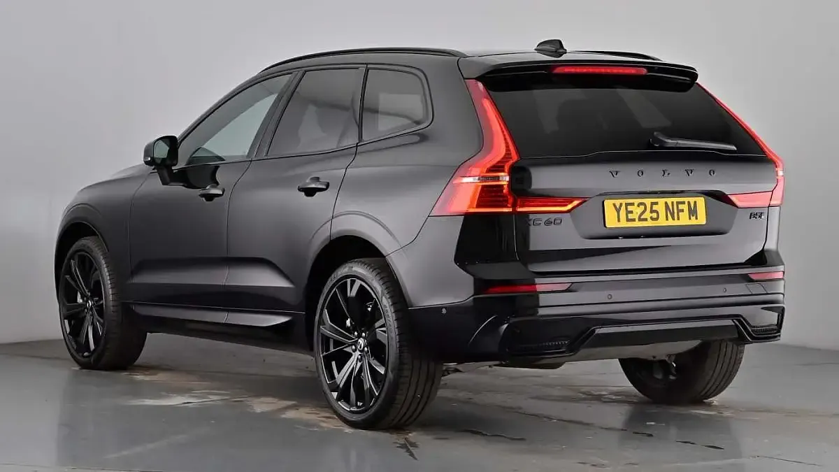 Used Volvo XC60 Plus 250 HP (183 kW) 2025 Onyx black SUV