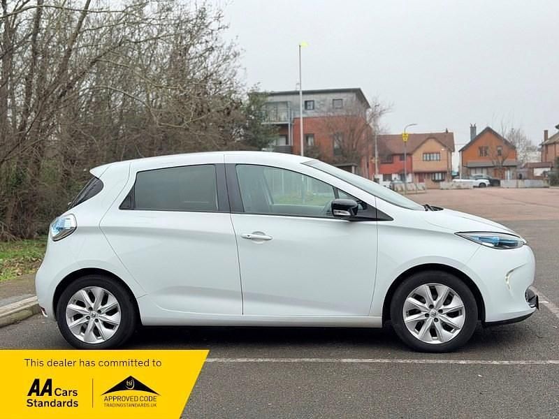 Used Renault Zoe Dynamique 2016 White Hatchback