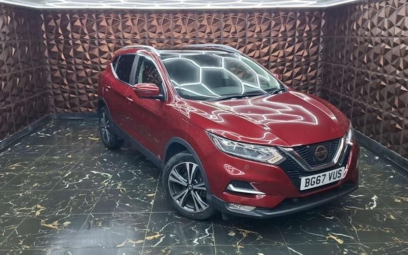 Used Nissan Qashqai N-Connecta 110 HP (80 kW) 2017 Red SUV