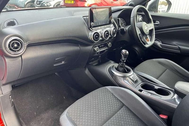 Used Nissan Juke N-Connecta 112 HP (82 kW) 2023 Red SUV