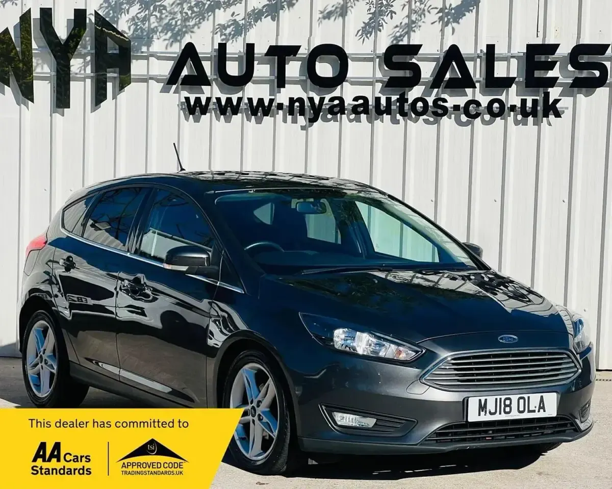 Usado Ford Focus Zetec 2018 Cinzento Citadino