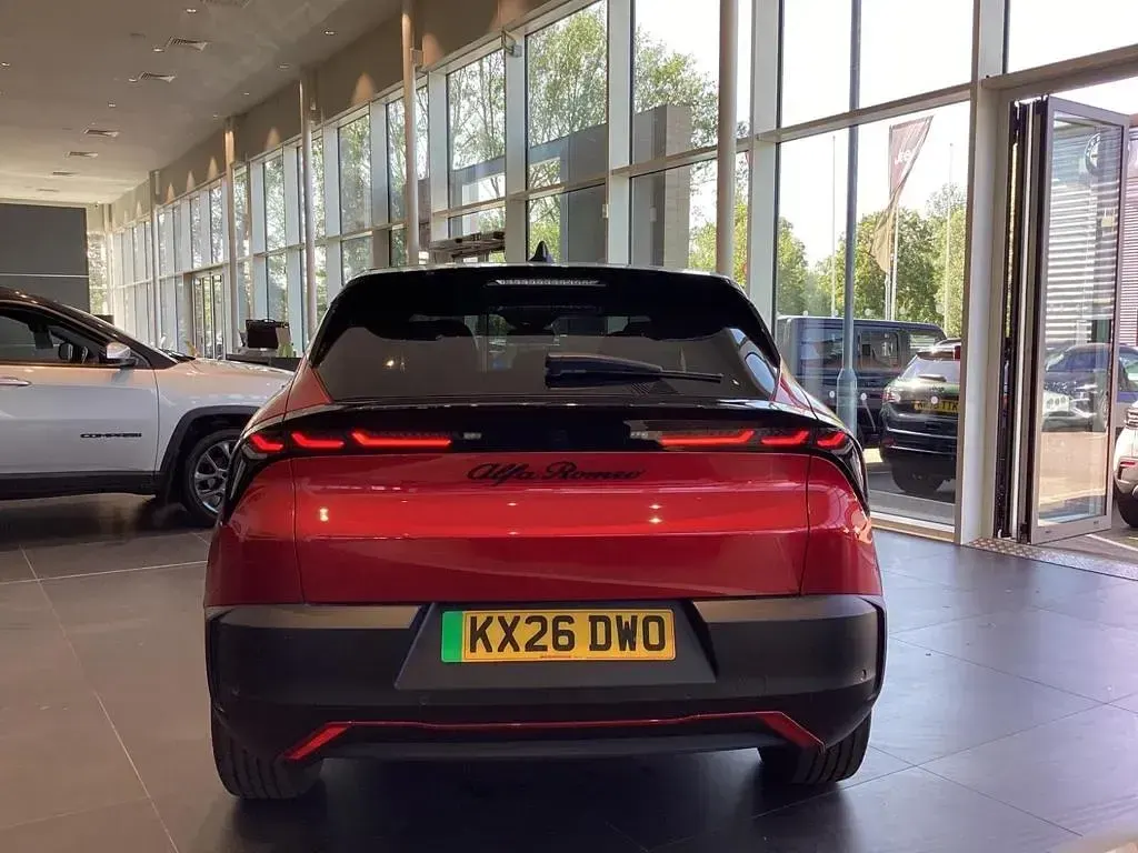 New Alfa Romeo Junior Edizione Speciale 114 kW (156 HP) 2026 Red SUV