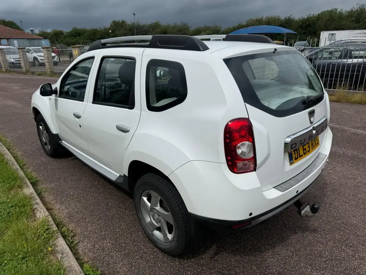 Used Dacia Duster Lauréate 110 HP (80 kW) 2014 White SUV