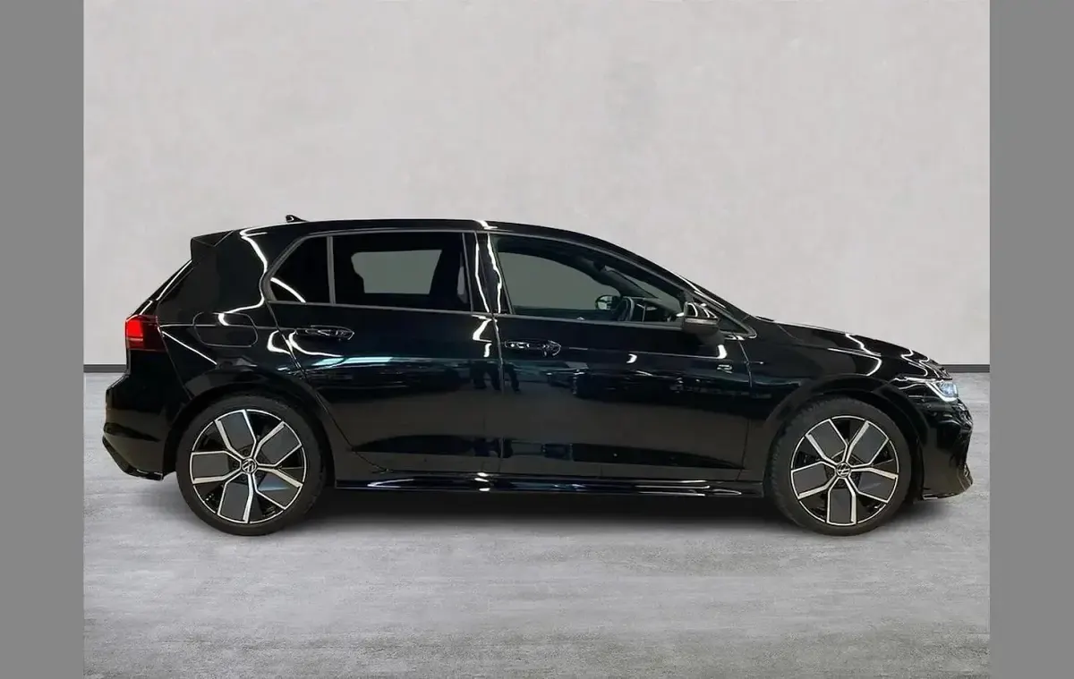 Used VW Golf VIII R-line 150 HP (110 kW) 2024 Black Hatchback