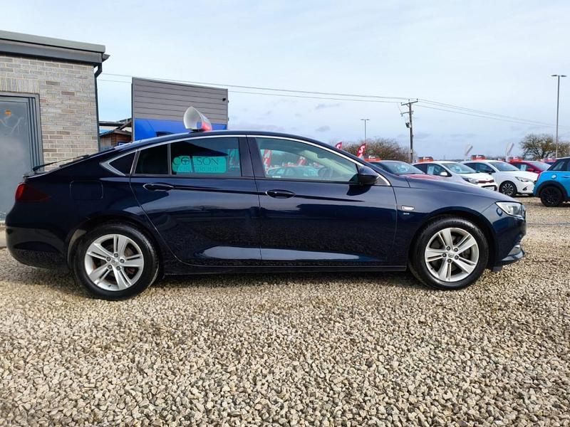 Used Vauxhall Insignia SRi 2017 Blue Hatchback