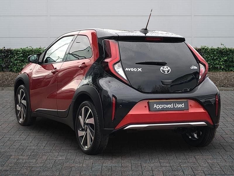 Used Toyota Aygo X 72 HP (52 kW) 2024 Red SUV