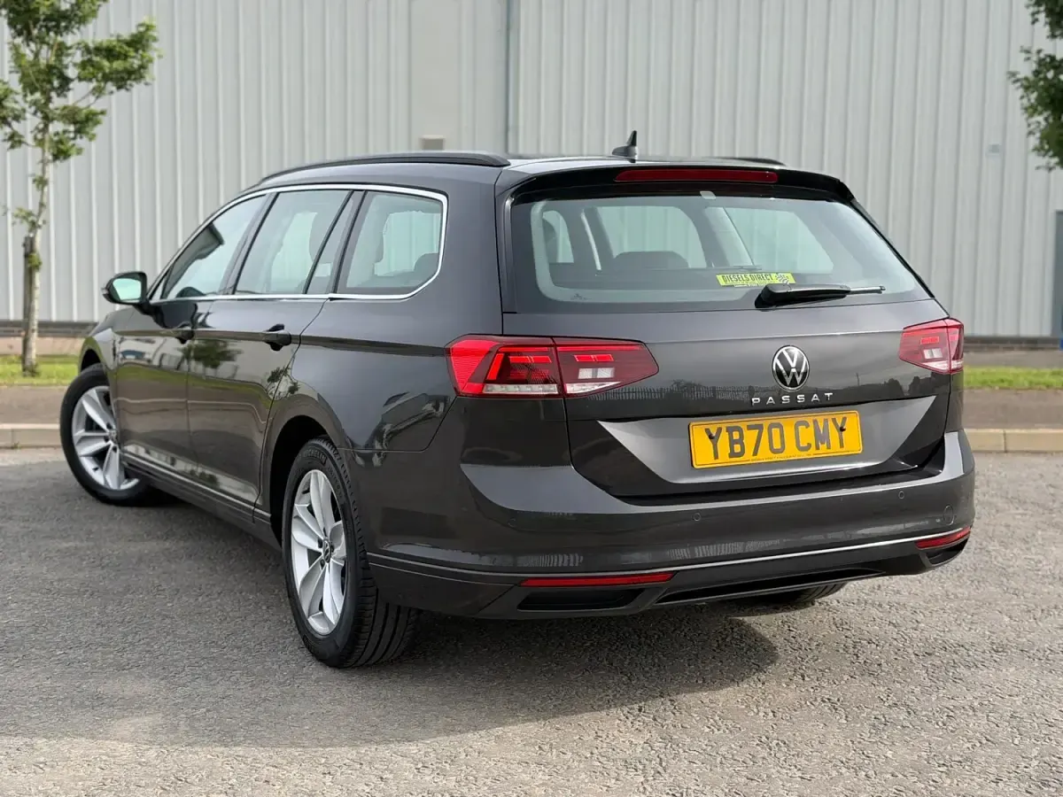 Used VW Passat SE 150 HP (110 kW) 2020 Grey Estate