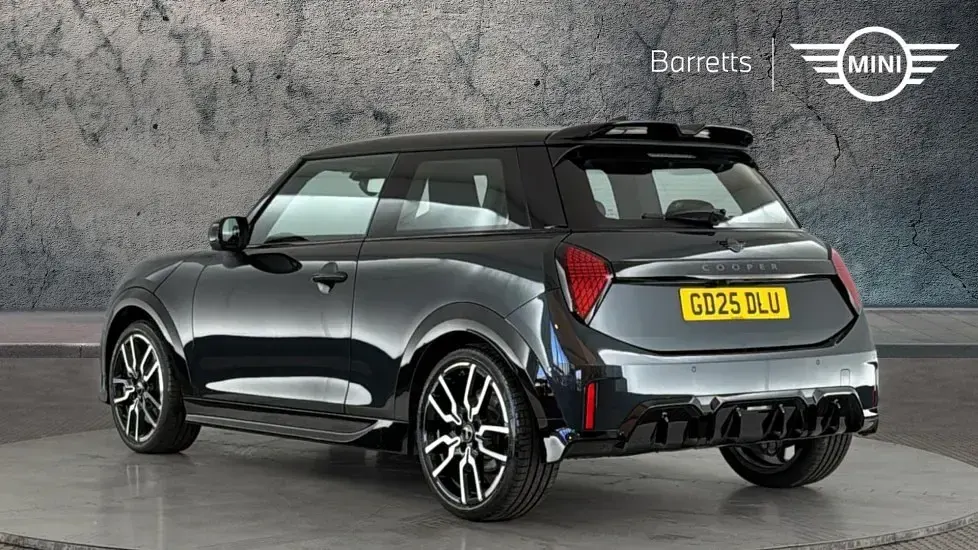 Usado Mini Cooper Hatch 113 kW (154 HP) 2025 Cinzento Citadino