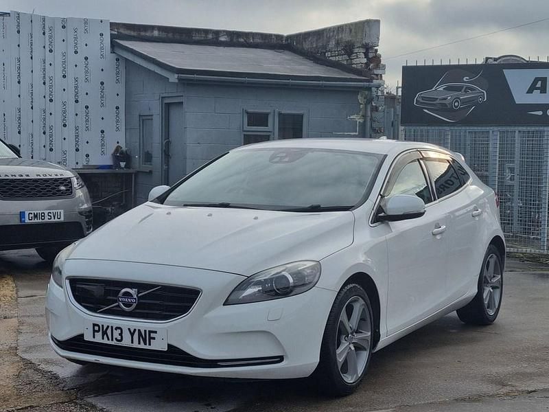 Begagnad Volvo V40 SE Lux 2013 Halvkombi