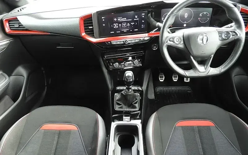 Used Vauxhall Mokka SRi 101 HP (74 kW) 2021 White SUV