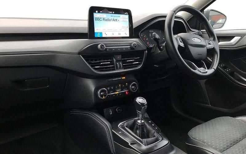 Usado Ford Focus Titanium X 125 CV (91 kW) 2019 Gris Utilitario
