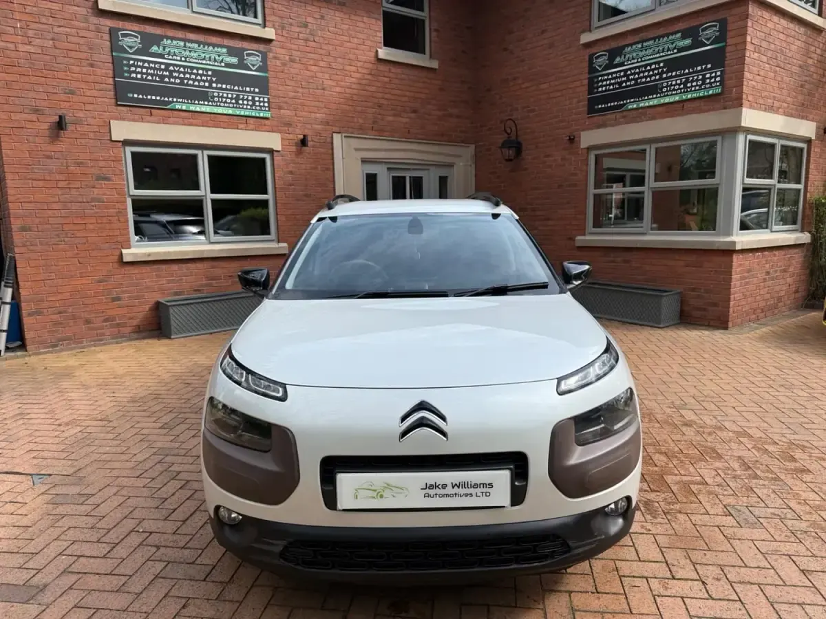 Gebraucht Citroën C4 Cactus Flair 2018 Weiß Kleinwagen