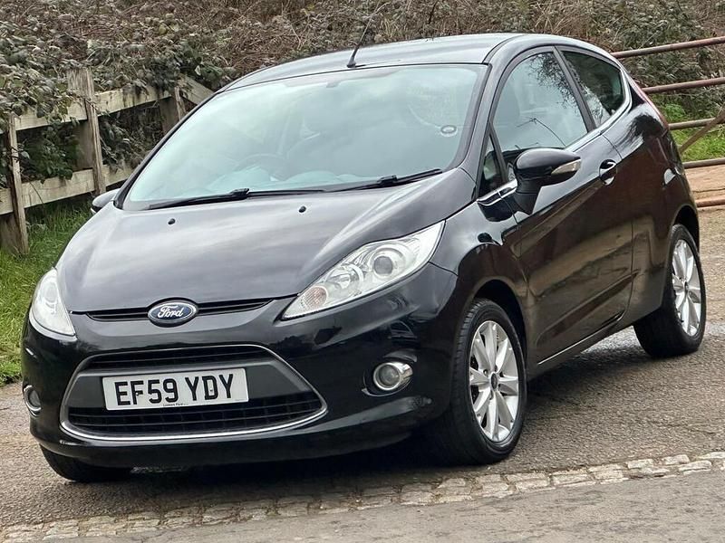 Second-hand Ford Fiesta Zetec 82 CP (60 kW) 2010 Negru Hatchback