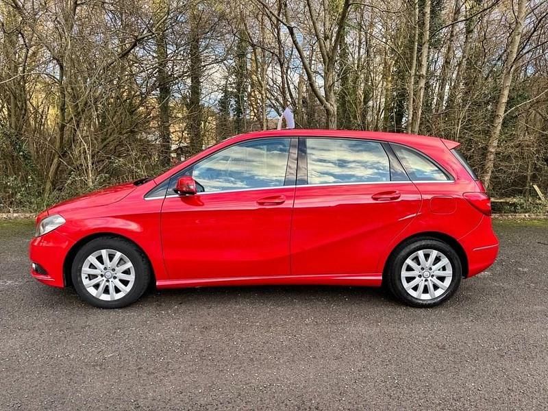 Used Mercedes B200 SE 2012 Red MPV