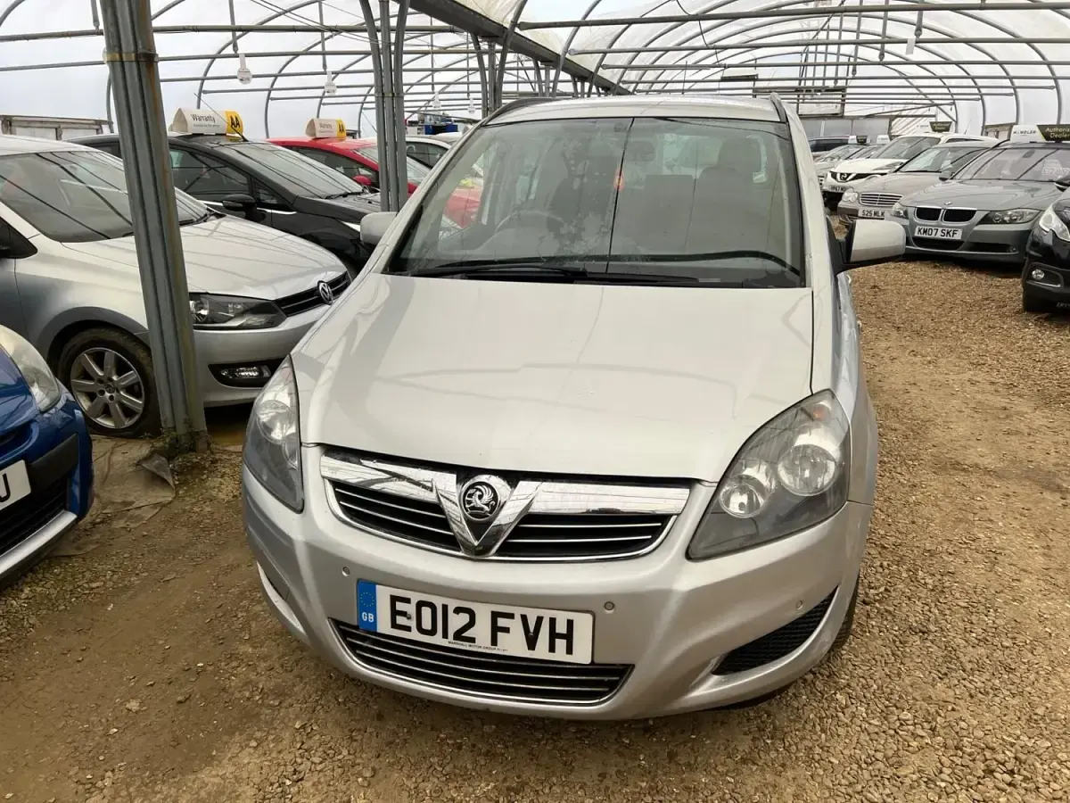 Second-hand Vauxhall Zafira 115 CP (84 kW) 2012 Argintiu Monovolum