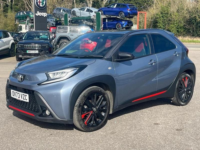 Usado Toyota Aygo 71 CV (52 kW) 2023 Gris