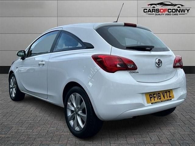 Used Vauxhall Corsa SRi 90 HP (66 kW) 2018 White Hatchback