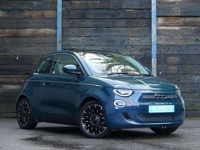 Green Used 2021 Fiat 500e La Prima Hatchback | £14,750 - Image 1/3