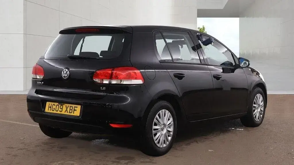 Usado VW Golf VI S 102 HP (75 kW) 2009 Preto Citadino