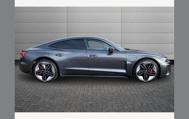 Used Audi e-tron GT quattro Design 475 kW (646 HP) 2022 Daytona grey Sedan