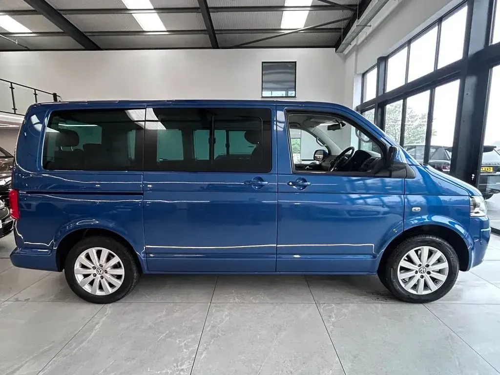 Used VW Caravelle Executive 180 HP (132 kW) 2012 Blue Van