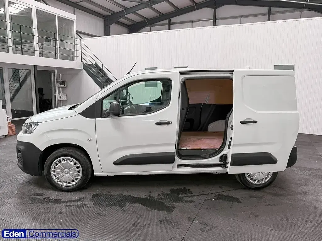 Used Citroën Berlingo 100 HP (73 kW) 2023 White MPV