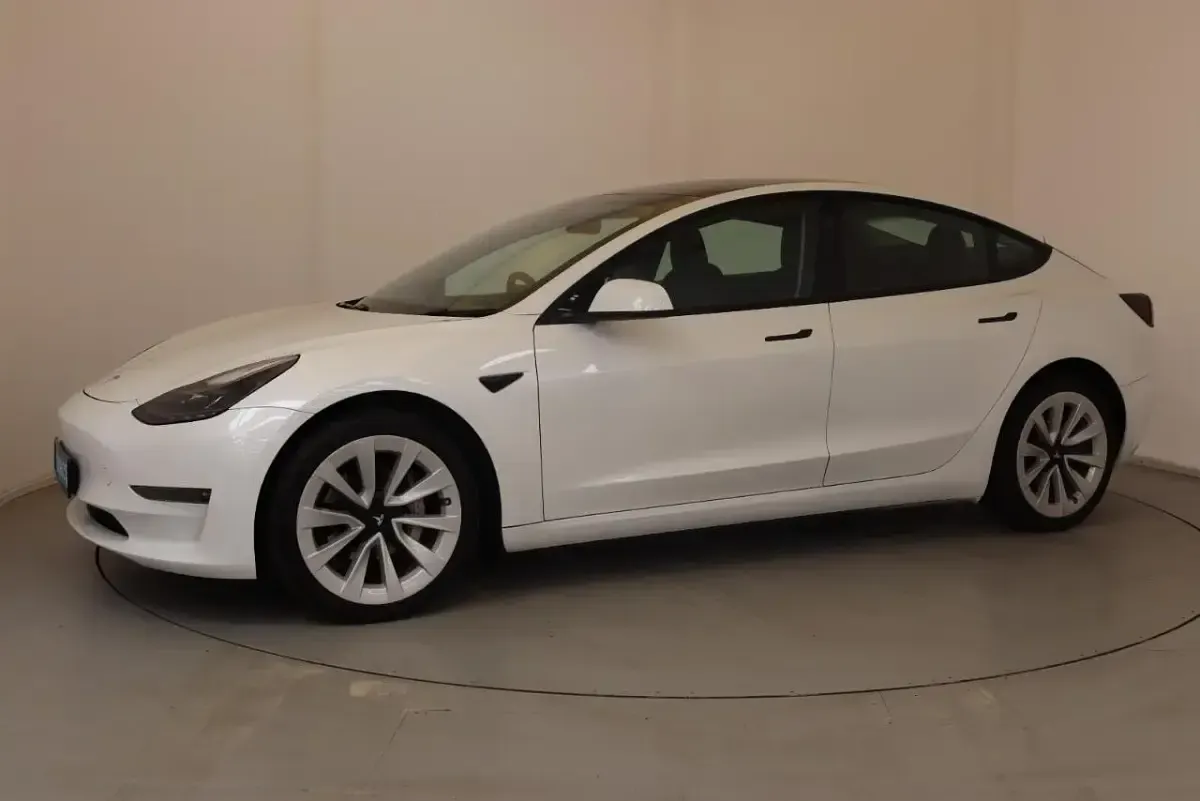 Used Tesla Model 3 250 kW (341 HP) 2022 White Sedan