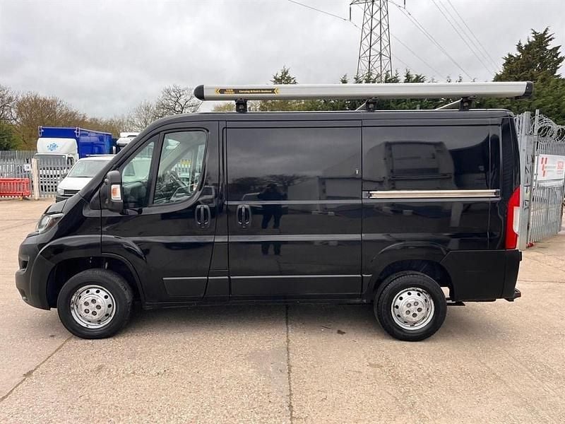 Second-hand Peugeot Boxer 110 CP (80 kW) 2019 Negru Van