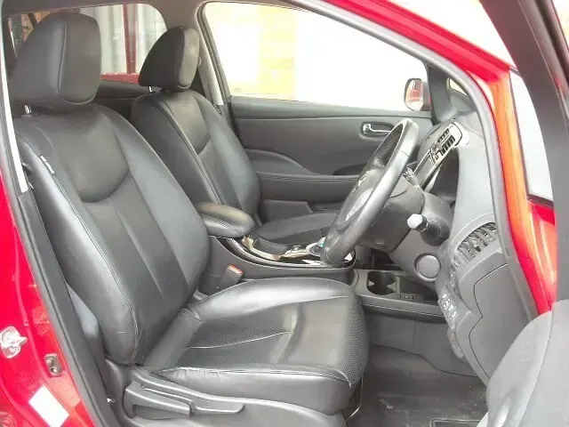 Used Nissan Leaf Tekna 80 kW (109 HP) 2017 Red Hatchback