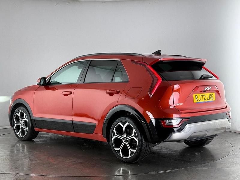Used Kia Niro 141 HP (103 kW) 2023 Orange SUV
